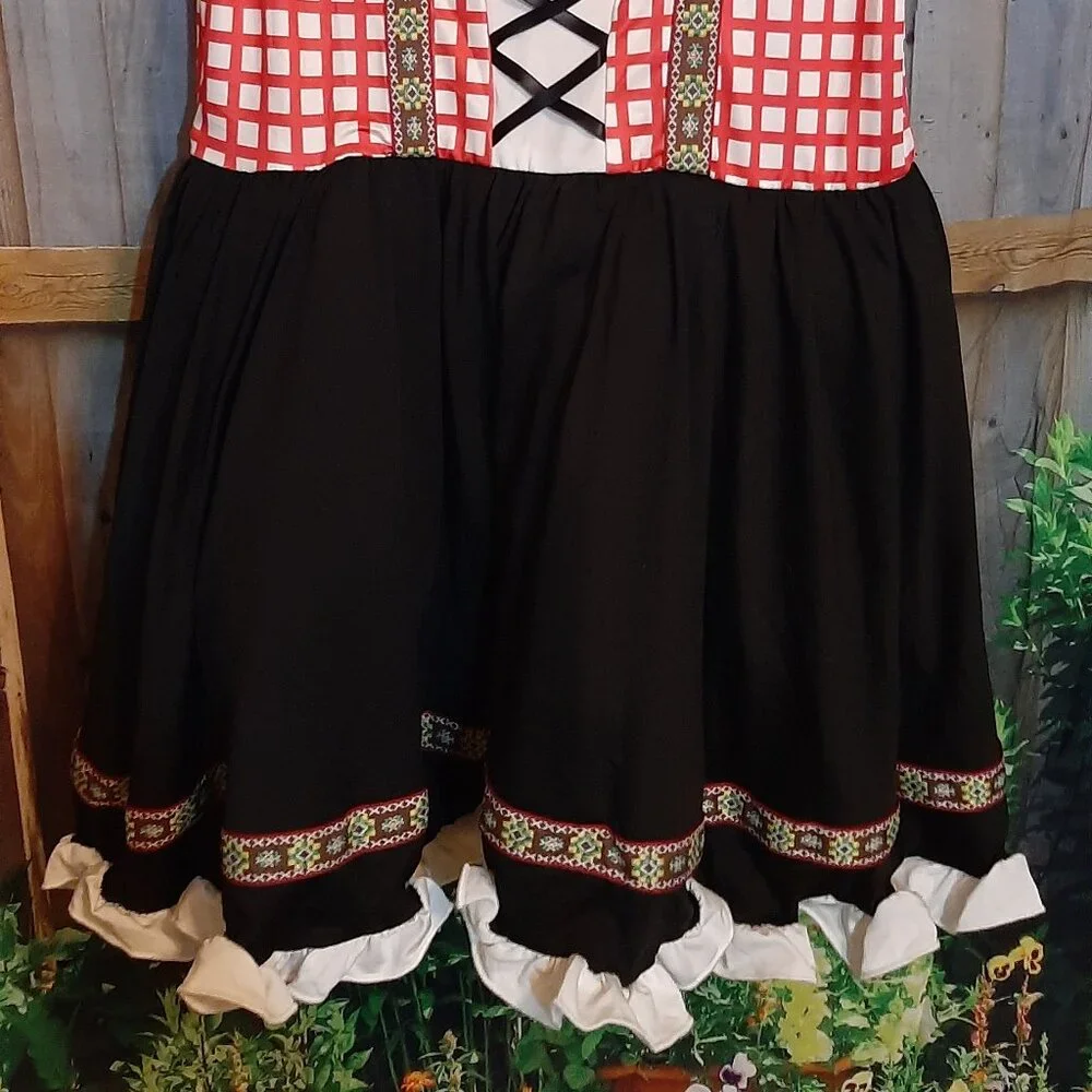 Rabiss decorative neckline